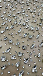 Tissu en dentelle française perlée à la main de qualité supérieure, disponible pour robes de mariée ou robes de soirée, au prix d'usine - Product Image 3