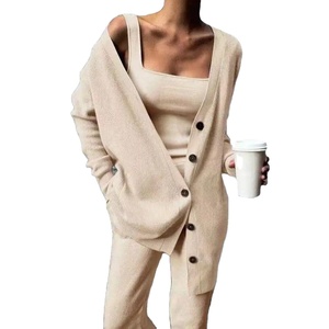 Haute qualité hiver chaud trois pièces ensemble femmes tricoté pull à col roulé laine d'agneau gilet large jambe pantalon femmes survêtement - Product Image 4