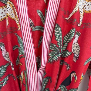 Kimono indio vintage informal de algodón, bata de baño, traje de noche, ropa de playa de verano, largo completo, sin mangas, cuello en V, suave, con logo frontal y estampado floral. - Product Image 4