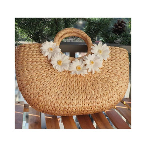 Sac rond en paille pour femme, sac à bandoulière tissé en jacinthe d'eau, sac rond en osier fait main, sac à main pour l'été et la plage - Product Image 1