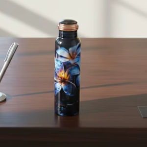 Botella de Cobre Estampada Estilo Botella de Cerveza, Decorativa de Lujo, Estética, para Almacenamiento en Cocina, a Prueba de Fugas, para Uso en Hoteles, Transparente con Diseño Floral - Product Image 3