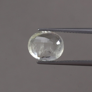 พลอยแซฟไฟร์สีเหลืองธรรมชาติ 100% รูปทรงวงรี ขนาด 10.5x9 มม. น้ำหนัก 4.65 กะรัต ผ่านการรับรองจาก IGI  แบบเคลือบแว็กซ์/น้ำมัน  แสดงสีสันสวยงาม - Product Image 3