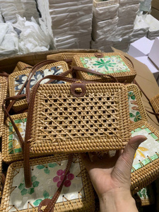 Sac rond en rotin fait main avec incrustation de nacre - Product Image 6