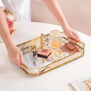 Bandeja Decorativa de Metal con Espejo y Acabado Dorado de Estilo Lujoso para Servir, Organizar el Baño y Regalar - Product Image 4