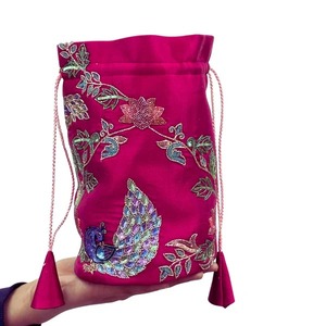 Sac Potli Banarasi de qualité supérieure, couleur fuchsia paon, disponible à un prix abordable en provenance d'Inde - Product Image 5