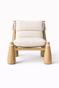 Fauteuil lounge de luxe en bois avec coussin en daim – Fauteuil sculptural en chêne pour projets hôteliers et résidentiels, fabriqué au Vietnam - Product Image 5