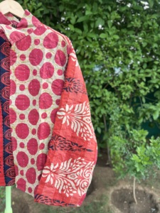 Chaqueta Kimono de Algodón Kantha Hecha a Mano |   Chaqueta Ligera para Mujer con Estampado de Bloques y Frente Abierto |   Ropa de Boutique Sostenible - Product Image 3