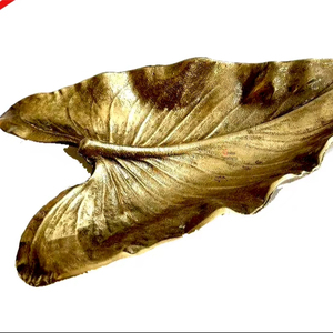 Plat en aluminium doré de qualité supérieure en forme de feuille, finition haut de gamme, parfait pour la décoration du salon - Product Image 1