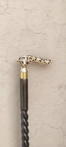 ไม้เท้าทองเหลืองขัดเงาพรีเมียม IBS พร้อมโลโก้สั่งทำพิเศษ ออกแบบเพื่อความสง่างาม สะดวกสบาย มั่นคง ทนทาน คลาสสิกเหนือกาลเวลา - Product Image 3