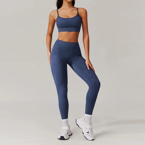 Ensemble de yoga 2 pièces noir pour femme : Legging taille haute et crop top à fines bretelles, extensible dans les quatre sens, couleur unie, tenue de fitness - Product Image 3