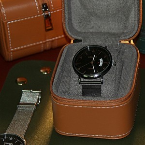 Boîte de rangement protectrice personnalisée avec fermeture à glissière, étui à montre en cuir PU pour poignet - Product Image 4