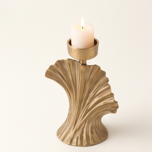 Portavelas Metálico Minimalista con Acabado Dorado, Moderno Soporte de Pilar con Diseño de Abanico Plegado, Decoración Nórdica para el Hogar - Product Image 1