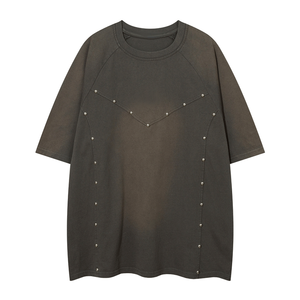 เสื้อยืดคัสตอมลายติดหมุดสำหรับผู้ชาย คอกลม ทรงโอเวอร์ไซส์ ล้างสีแบบแอซิด แขนสั้น แฟชั่นสไตล์ 100% ผ้าฝ้าย - Product Image 1