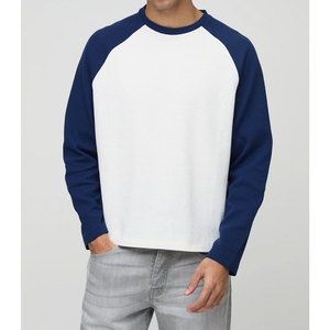 Camiseta de Manga Larga Raglán para Hombre, Blanca con Contraste Azul Marino, Tejido de Algodón, Cuello Redondo, Corte Regular Informal - Product Image 1