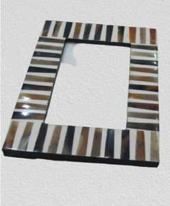 Cadre photo mosaïque vertical fait main en corne naturelle, décoration de table de luxe, cadeau pour la maison par Handmade Collection - Product Image 1