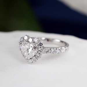 Anillo de Moissanita de 6MM con Corte Corazón y Halo Floral, Plata 925 Original con Baño de Oro, Estilo Floral, Joyería Romántica para Regalo - Product Image 2