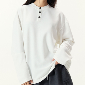 Chemise Henley en coton blanc à manches longues boutonnée pour femme, coupe oversize, tricot gaufré, automne, coupe classique - Product Image 5