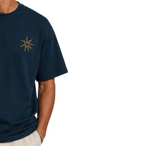 เสื้อยืดโอเวอร์ไซส์สีน้ำเงินกรมท่าสำหรับผู้ชาย แขนสั้น ผ้าฝ้าย คอกลม ปักลายพระอาทิตย์ สไตล์ลำลอง สตรีทแวร์ ทรงหลวม แฟชั่น - Product Image 4