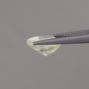 ไพลินสีเหลืองธรรมชาติแท้ รับรองโดย IGI เกรด AAA ขนาด 9.5x9.5 มม. รูปทรงคุชชั่น น้ำหนัก 4.62 กะรัต พลอยเปลี่ยนสีได้ - Product Image 2