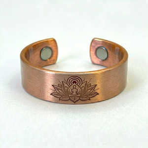 Anillo de Cobre Puro Premium con Diseño de Loto • Anillo de Lujo Grabado con Silueta Meditando para la Sanación - Product Image 5