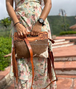 Nouveaux vrais sacs à franges en cuir de fourrure de vachette usinés à la main sacs à bandoulière en cuir usiné couleur occidentale élégants sacs latéraux à poignée supérieure idéaux - Product Image 2