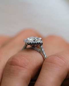 Bague de fiançailles style halo avec diamant de laboratoire taille poire, en or blanc 14 carats, vintage, pour mariage, demande en mariage, bijoux fins pour elle - Product Image 3