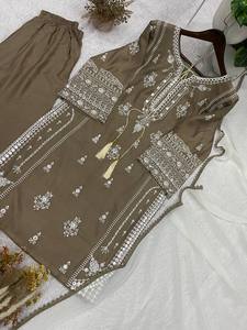 Collection de costumes palazzo pour mariage, découvrez notre travail de broderie de créateur avec effet miroir en papier, véritable kurta à effet miroir - Product Image 2