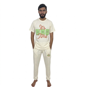 Conjunto informal de dos piezas para hombre con estampado de hip hop, camiseta de manga corta con cuello redondo y conjunto de camiseta y pantalón con cordón ajustable. - Product Image 1