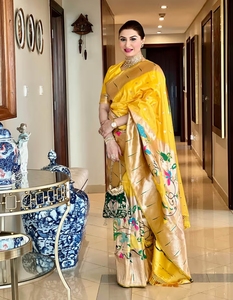Sari en soie Pathani jaune traditionnel KV avec chemisier non cousu pour les occasions festives - Sans plis et réversible - Product Image 4