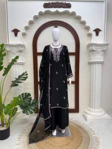 Conjunto de diseñador con hilo intrincado y trabajo de lentejuelas, top de satén de rayón con pantalón y dupatta, completamente cosido y listo para usar. - Product Image 5