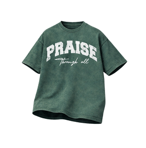 Camiseta 'Praise Through All' de Alta Calidad en Verde Bosque con Efecto Stone Wash - Estilo Urbano, Diseño Gráfico Retro, 100% Algodón, Logotipo Personalizado - Product Image 2
