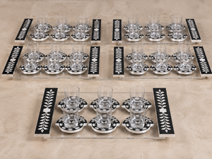 Ensemble de 7 plateaux de service en acrylique et en céramique au design traditionnel avec 6 sous-verres décoratifs |   Ensemble de service de boissons de thé premium pour le Ramadan - Product Image 4