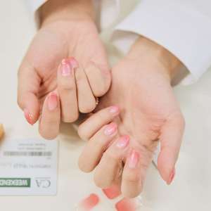 สติ๊กเกอร์ติดเล็บเจลยูวีสีพื้น คุณภาพระดับซาลอนเกาหลี 100% ปลอดภัยสำหรับผู้ทานมังสวิรัติ ไม่ทดลองกับสัตว์ ปลอดสารพิษ - Product Image 3