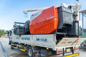 Original Kubota DC108X Combine <b>Harvester</b> Competitive Price Rice Harvesting Machine for Export - Product Image 4
