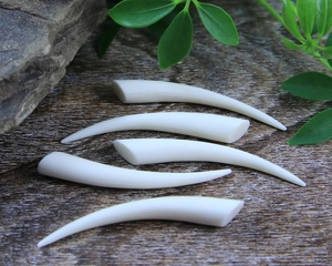 Pendentif en os de buffle naturel sculpté, accessoires de bijoux bohèmes écologiques pour mariage, vente en gros - Product Image 6