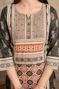 Conjunto de traje recto de algodón premium de 60×60 para mujer con kurta estampada, pantalones a juego y dupatta para la colección de ropa étnica informal. - Product Image 4