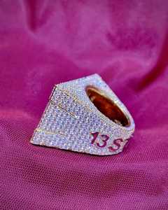 Anillo de Compromiso o Matrimonio con Diseño de Dos Tonos, Estilo Hip Hop, Plata 925, Diamantes Moissanite VVS Baguette, Letra Inicial Personalizada - Product Image 4