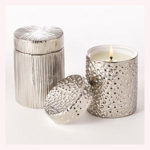 Exclusivo Portavelas Metálico Hecho a Mano, Acabado Contemporáneo, Accesorio Decorativo de Alta Gama para Velas, Ideal para Pascua - Product Image 4