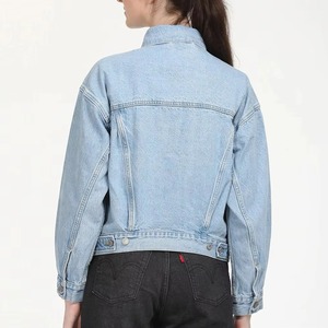 Veste en jean élégante pour femme, coupe classique, boutonnée, broderie foncée, écologique, décontractée, personnalisable, service OEM, tendance quotidienne - Product Image 2