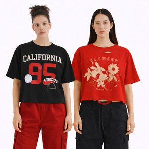 Camiseta Corta con Logotipo Personalizado al por Mayor para Mujer, Camiseta Gráfica de Manga Corta con Cuello Redondo, Estilo Casual Urbano - Product Image 1