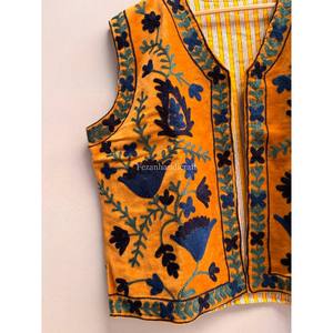 Chaleco Corto de Terciopelo con Bordado Floral al por Mayor, Chaleco de Invierno con Puntadas Abiertas y Accesorios de Tela para Mujer, Ropa Exterior - Product Image 3