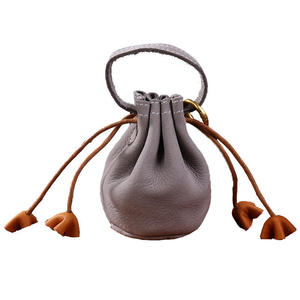 Bolsa portátil de almacenamiento de dados, bolsa multiusos de cuero PU con cordón, soporte para monedas y adornos, bolsa de embalaje de joyería para juegos de mesa - Product Image 1