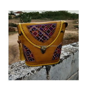 Sac de messager en cuir perlé bohème fait à la main de créateur pour femmes à la mode fronde indienne pour soirée Shopping fête géométrique - Product Image 5