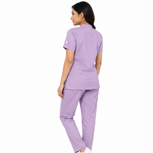Tenue d'hôpital professionnelle personnalisée pour médecins et infirmières – Ensemble confortable haut et pantalon pour le travail médical - Product Image 2