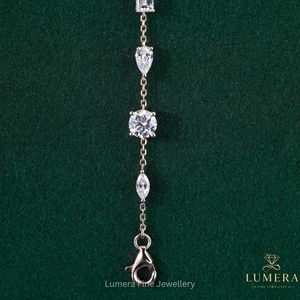 Bracelet en diamants raffinés de formes multiples avec diamants de laboratoire émeraude, marquise et poire, plaqué or, design minimaliste pour femme - Product Image 4