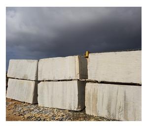 Bloques de Piedra Natural Gris Avallon, Bloques de Piedra Caliza Gris, Bloques Grandes en Bruto para Construcción, Revestimiento, Suelos y Paisajismo - Product Image 1