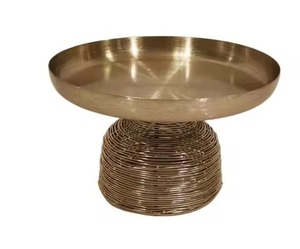 Support à gâteau décoratif en métal texturé avec pièces d'or, base en bois, présentoir rond pour desserts, vaisselle de fête - Product Image 2