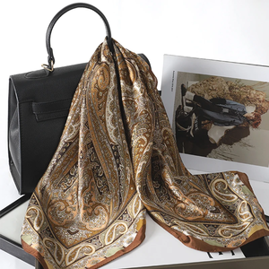 Foulard carré en soie imprimé de luxe pour femme, châle en satin, écharpe, bandana, hijab floral - Product Image 6