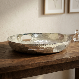 Bol de centre de table en métal martelé argenté de luxe, plat de service rond décoratif martelé à la main pour la décoration du salon et des événements - Product Image 4