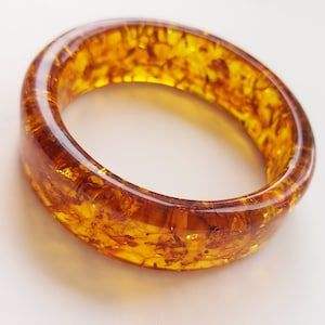 Brazalete de Resina con Grabado Floral de Primera Calidad, Brazaletes Modernos con un Acabado Lujoso para una Elegancia Inigualable, por AFZA ENTERPRISES - Product Image 4